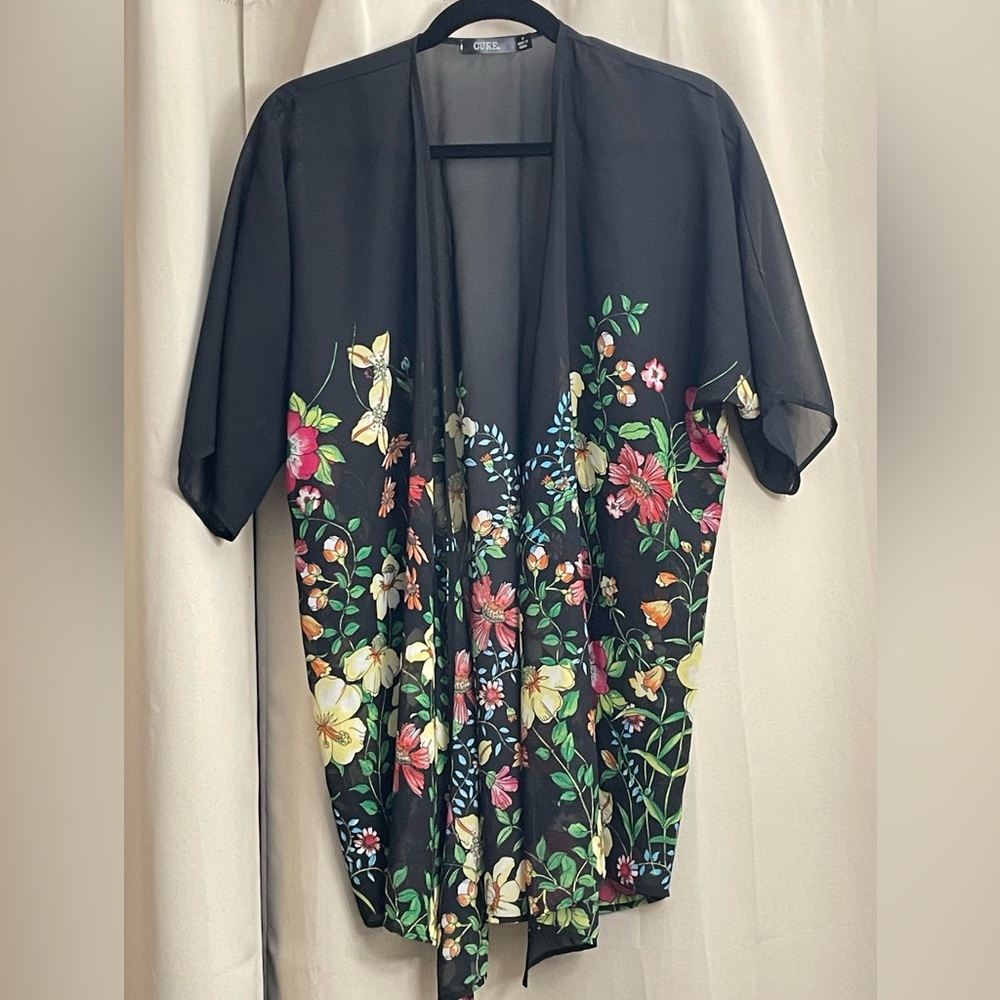 Polyester open cover up. Black and flowers. Size M